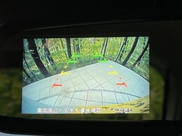 【バックカメラ】駐車時に後方がリアルタイム映像で確認できます。大型商業施設や立体駐車場での駐車時や、夜間のバック時に大活躍！運転スキルに関わらず、今や必須となった装備のひとつです！