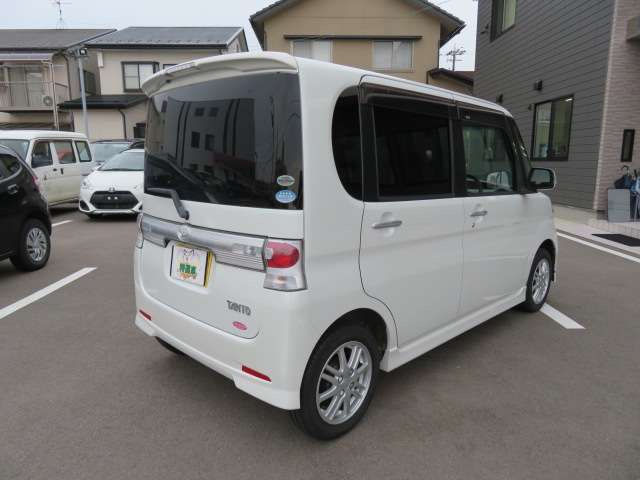 セベラルオートは指定工場をしっかりと完備してるにゃん！オイル交換から車検まで何でもおまかせ！ご納車前の整備は資格を持ったメカニックが頑張ってるにゃん☆