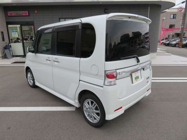 テールランプも各メーカーがそれぞれに凝ったデザインをしてるにゃん！
