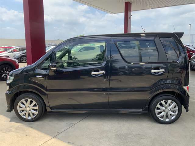 当店では仕入れた車両を全車商品管理センターにて室内クリーニングや外装の磨き施工等、徹底した商品車仕上げを行っております。良質な車両だからこそ、掲載写真の加工は一切行っておりません！！！