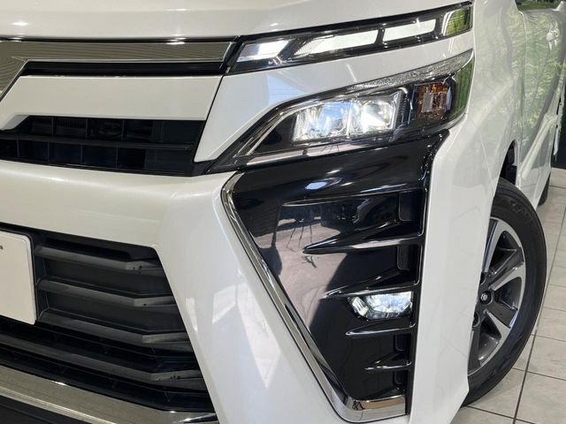 【LEDヘッドライト】悪天候や夜間走行時も良好な視界を確保し安心して運転できる高輝度LEDヘッドライトを装備！点灯速度が早く、消費電力も抑えられています。