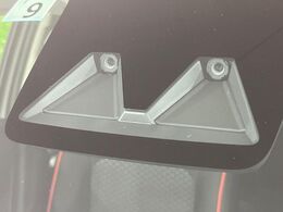 【プリクラッシュセーフティ】前方の車両等を検知し、衝突しそうな時は警報で注意を促し、ブレーキを踏む力をサポート。ブレーキを踏めなかった場合は衝突被害軽減ブレーキが作動、衝突回避をサポートします。