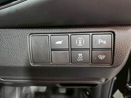 【電動リアゲート】ボタンひとつで大きなゲートも簡単に開閉可能です。