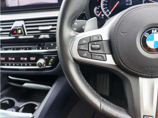 車両販売以外にも整備や車検、鈑金、ドラレコや社外ナビ取り付け、ガラスコーティング施工なども専門店ならではの安心価格にて対応可能です。