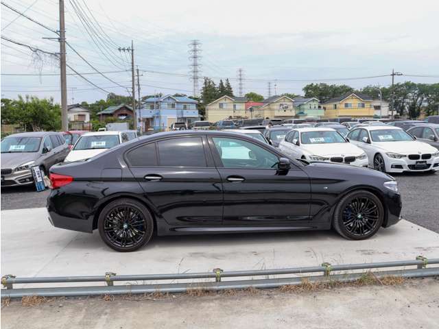 当社にてご購入いただきましたお車には万一に備えた保証もご用意しております。