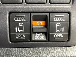 【両側パワースライドドア】スマートキーや運転席のスイッチで後席両側スライドドアの開閉が可能♪電動だから力を入れてドアを開ける必要が無く、小さなお子様でも簡単に開け閉めでき快適です♪