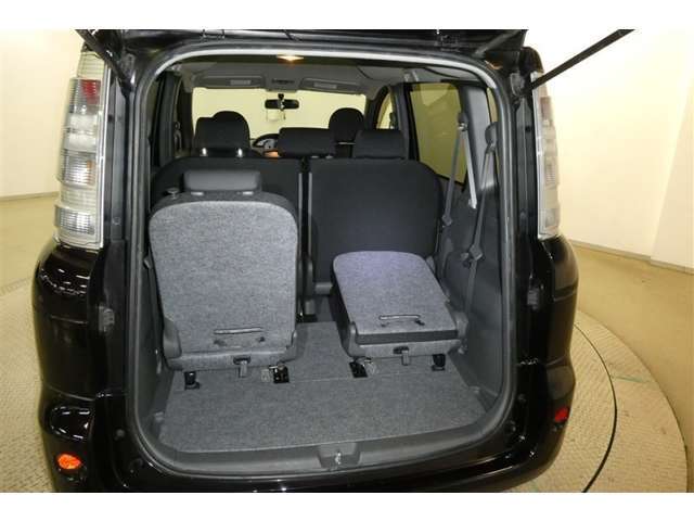 シートを倒した状態です。