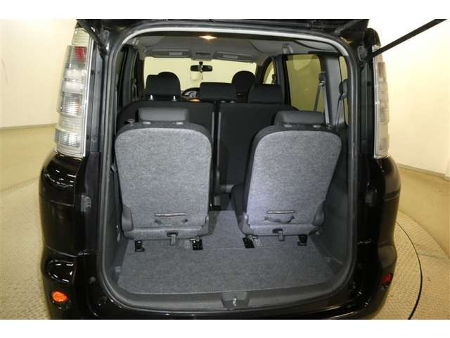 広いトランクスペース！大きい荷物から小さい荷物までたっぷり積んじゃってください♪