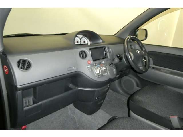 分かりやすく操作しやすい運転席まわりです☆