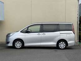 ボディ色はシルバーメタリックです。