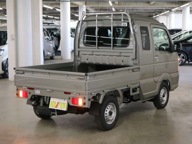 自社陸運局指定工場完備！国家資格車検検査員資格を持った整備士による整備。走行に関係のない所も不具合箇所があれば修理してお渡しいたします。