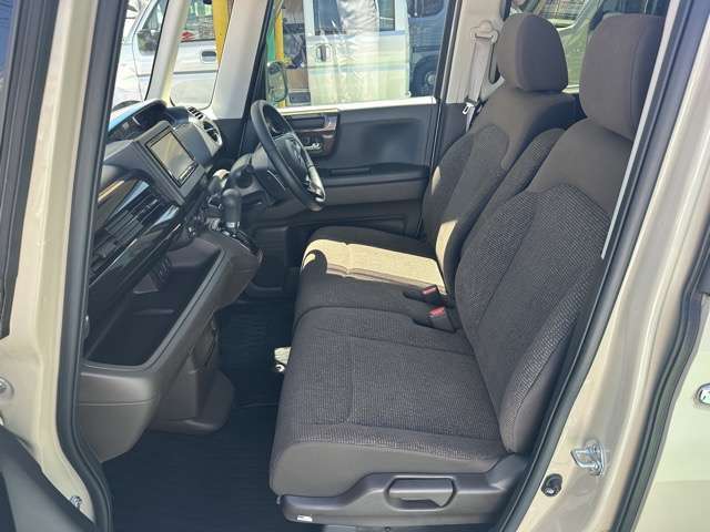 ★5年間新車保障★初度登録から5年間の新車保証が含まれています。長期間、安心してお乗り頂けます！保障費用は支払総額に含まれています！遠方のお客様は保証継承後、お近くのディーラーにて保証が受けられます！