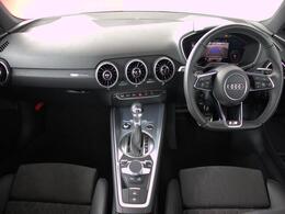 Audiのインテリアはエクステリア同様、優れたデザイン性とクオリティ、そして機能性を兼ね備えております。