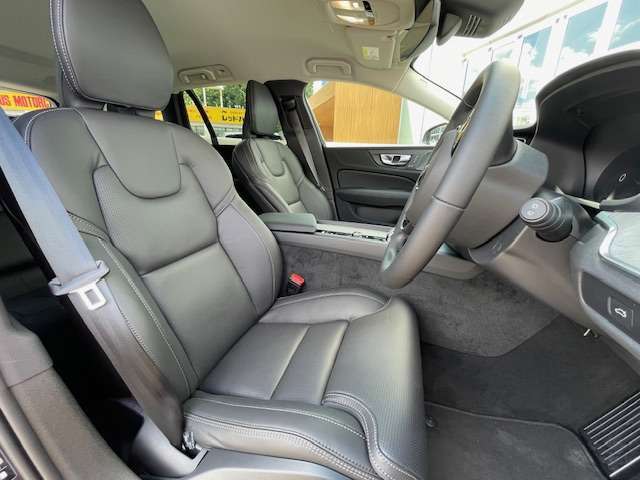 ■運転席・助手席にシートメモリー機能搭載■メモリーを記憶させておくことでスムーズに座席位置を調整できます。