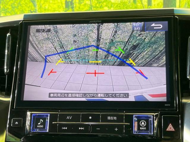 【バックカメラ】駐車時に後方がリアルタイム映像で確認できます。大型商業施設や立体駐車場での駐車時や、夜間のバック時に大活躍！運転スキルに関わらず、今や必須となった装備のひとつです！