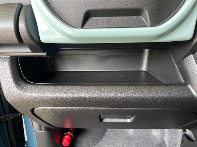 WECARSでは各商談席に大型モニターをご用意しております！見やすい大画面でゆったりと全国の在庫をご覧いただけます！是非ご来店お待ちしております！
