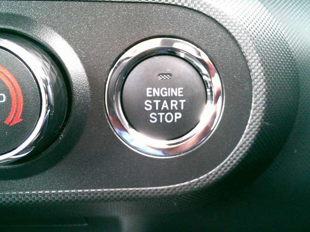 ★プッシュスタートシステム★エンジンスタートは最近はやりのプッシュスタート！鍵を車内に持ち込めばシリンダーに差し込まなくともボタン1つでエンジンがかかる★