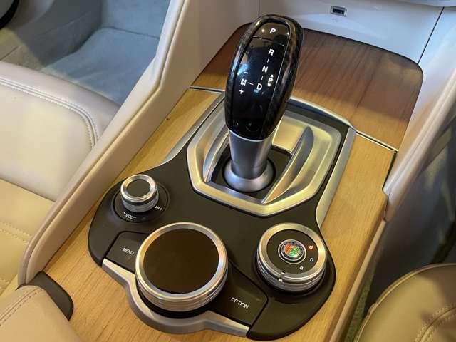 全国納車可能です。納車方法及び費用につきましては、お気軽にコーディネーターまでご相談ください。遠方のご納車の際も我々がしっかりサポートさせて頂きます。お気軽にスタッフまでご相談下さい。