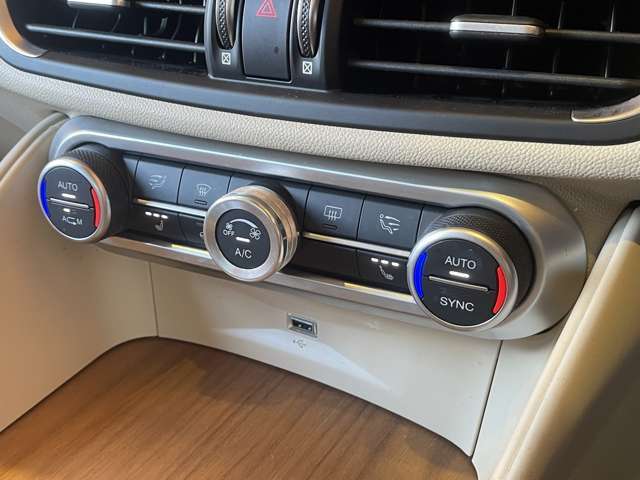 ご遠方の場合でも、下取り車両の金額を概算でお出しすることは可能でございます。車検証をお手元に、走行距離をご確認の上お問い合わせくださいませ。