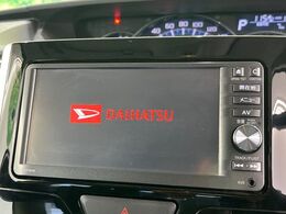 【純正ナビ】人気の純正ナビを装備しております。ナビの使いやすさはもちろん、オーディオ機能も充実！キャンプや旅行はもちろん、通勤や買い物など普段のドライブも楽しくなるはず♪