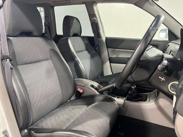 運転席も綺麗で大事に乗られていたのがよくわかります。