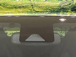 【トヨタセーフティセンス】走行中に前方の車両等を認識し、衝突しそうな時は警報とブレーキで衝突回避と被害軽減をアシスト。より安全にドライブをお楽しみいただけます。