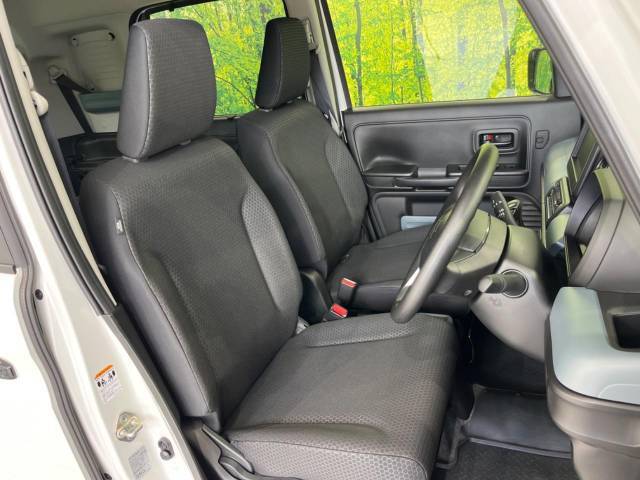 運転席シート廻りは使用感も少なく、良好な状態となっています。丁寧に使われていたことがよくわかりますね。