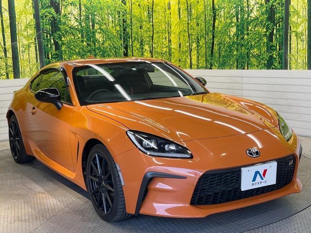 大好評のボディコーティング「弾スプラッシュコート」もご納車までに施工可能。通常のガラスコートと異なる、耐久年数6年の無機質ガラスコーティングが、ボディをキレイな状態に保ってくれます。