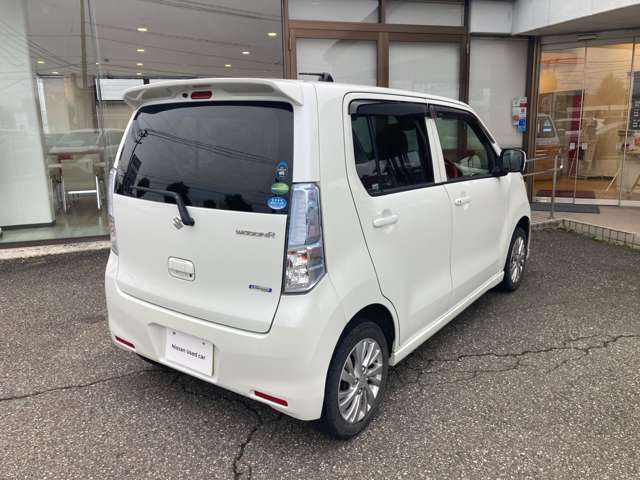 右斜め後ろからの画像です。