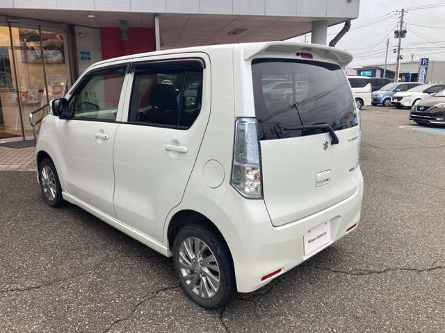 左斜め後ろからの画像です。