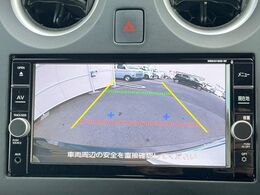【バックカメラ】駐車時に後方がリアルタイム映像で確認できます。大型商業施設や立体駐車場での駐車時や、夜間のバック時に大活躍！運転スキルに関わらず、今や必須となった装備のひとつです！