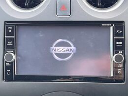 【純正ナビ】人気の純正ナビを装備。オーディオ機能も充実しており、Bluetooth接続すればお持ちのスマホやMP3プレイヤーの音楽を再生可能！毎日の運転がさらに楽しくなります！！