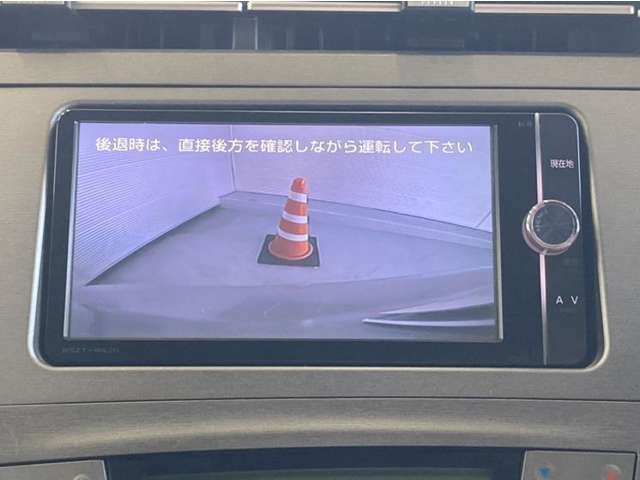 バックモニター付きです！バックする際に後方の様子をモニター上に表示してくれます。運転席にいながら、後方が確認できるのでバックや駐車がスムーズに行えます。