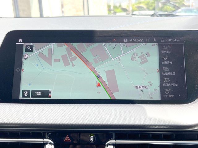 ●純正ナビ:一体感のあるナビは、高級感ある車内を演出してくれます。Bluetooth再生などオーディオ機能も充実しておりますので、運転もより楽しめます♪