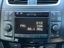 純正のCDチューナー付き。ラジオも聴けます。