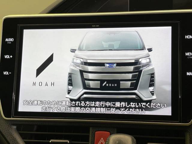 【メーカー純正ナビ】インテリアに溶け込むスタイリッシュな「専用設計」メーカーナビを装備♪視認性や操作性など基本性能にも優れ、より上質なカーライフをお楽しみいただけます。