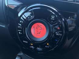 オートエアコン付き！車内温度を設定すると、風量を自動で調節してくれます。