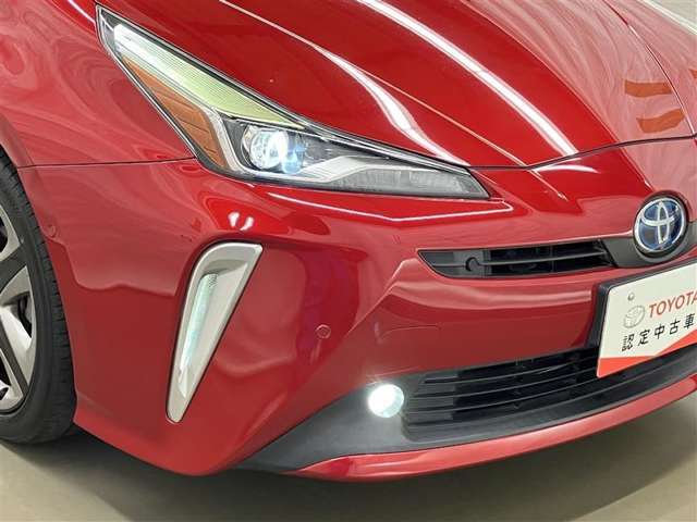 LEDヘッドライトです。デザイン性がよくとても明るいので、夜間の走行や悪天候でも安心です。しかも長寿命！