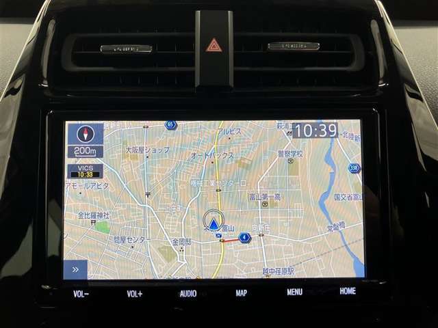 純正ナビを装備。タッチパネル式で使いやすく、お出かけもラクラクです。