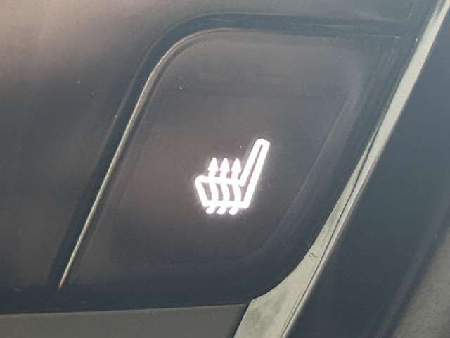 【　シートヒーター　】冬場のお供に。暖かいシートは女性には嬉しい機能ですね♪