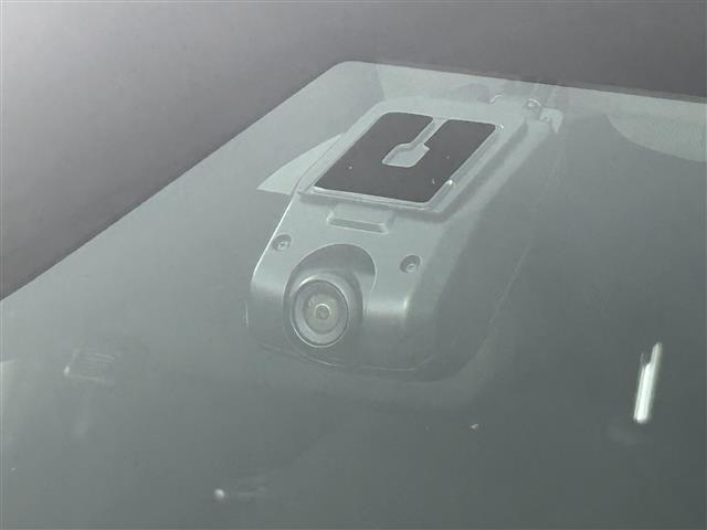 【　ドライブレコーダー　】運転中の記録を残します。事故などを起こした起こされた時の証拠を残します。