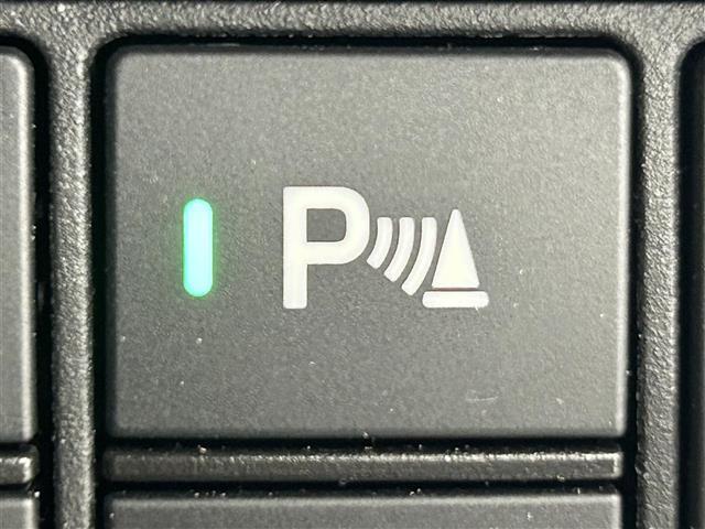 【パーキングセンサー】周囲の障害物に近づくと、ブザーでお知らせして、衝突回避をサポートします。駐車時や、狭い道での走行の際に便利です。