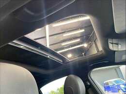 大人気オプションのサンルーフ装備！ドライブが楽しくなりますね♪