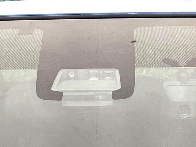 【トヨタセーフティセンス】走行中に前方の車両等を認識し、衝突しそうな時は警報とブレーキで衝突回避と被害軽減をアシスト。より安全にドライブをお楽しみいただけます。
