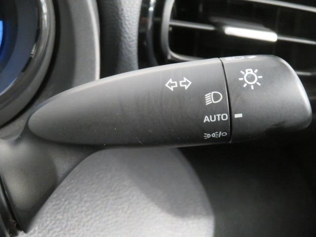 ライトスイッチです。「AUTO」にすると外の明るさに応じてスモールライト・ヘッドライトが自動でON・OFFします。夕暮れ時や屋内駐車場、トンネルなどに便利です。