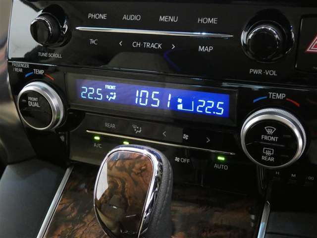 オートエアコンは標準装備♪オールシーズン快適です。