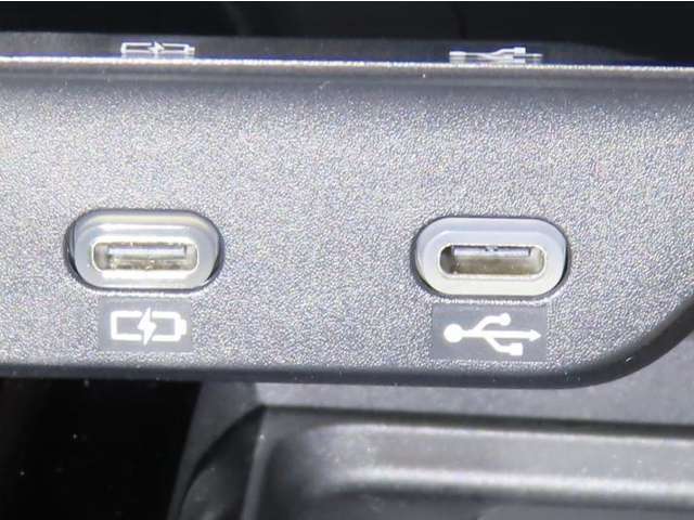 USB端子を装備しております。