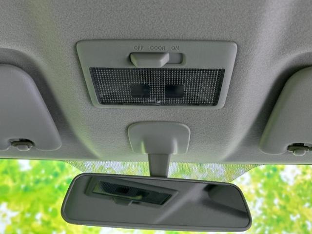 WECARSの展示場では実際に見て、触ってお車をお選びいただけます！知識の豊富な営業スタッフが様々なカーライフをご提案いたします！