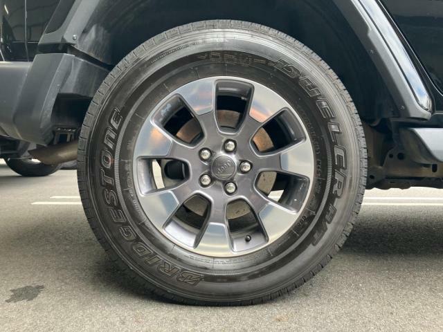 タイヤサイズは255/70R17です。