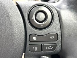 【レーダークルーズコントロール】高速道路での長距離走行が楽に！！自動で速度を保つクルーズコントロールが、衝突軽減システムと連携し、前方の車両を感知して車間を保つように速度調節してくれます！！